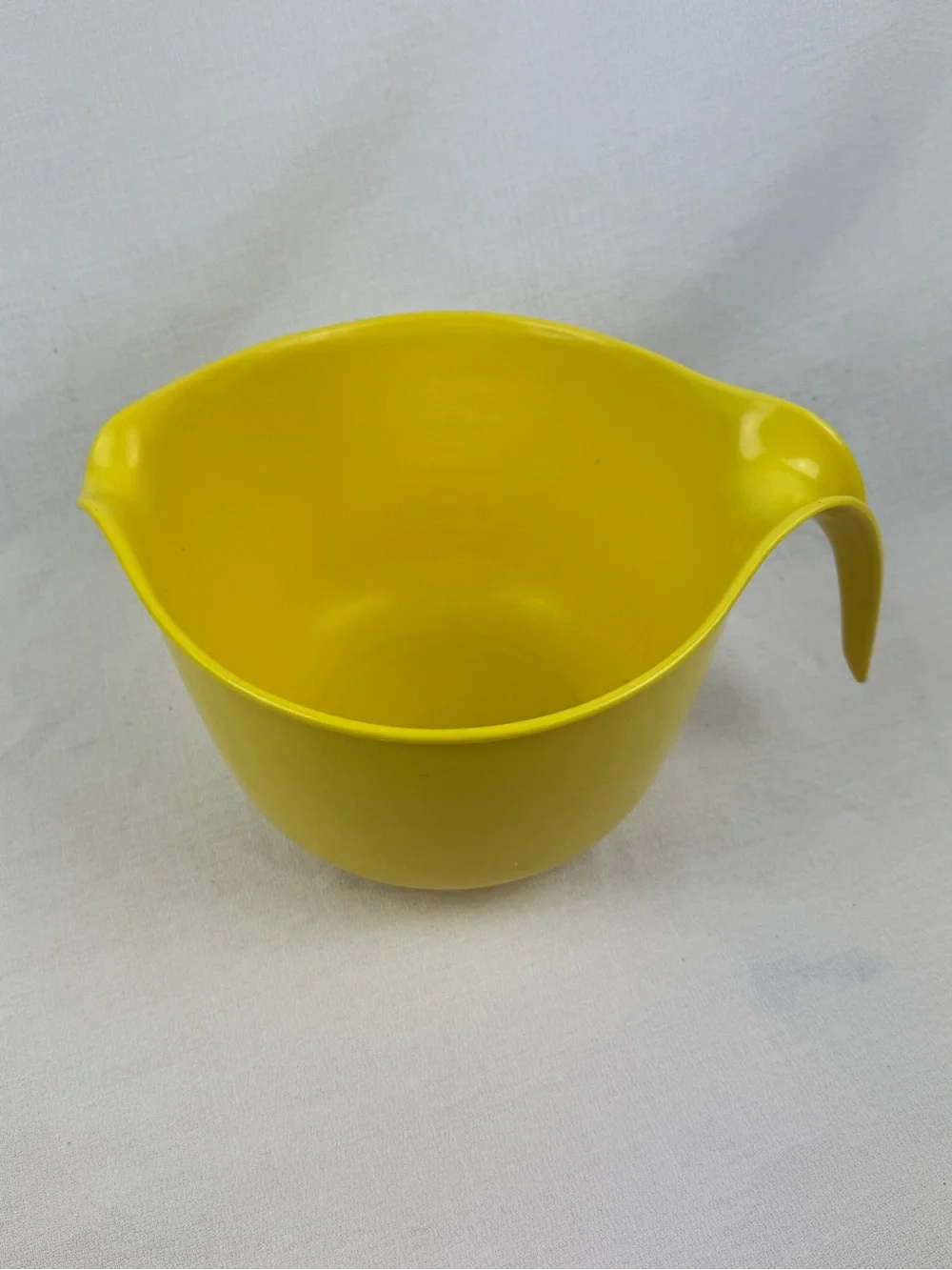 Vintage Rubbermaid 3 Quart 12 Cup yellow Grip N Mix Batter Bowl Measuring #2663